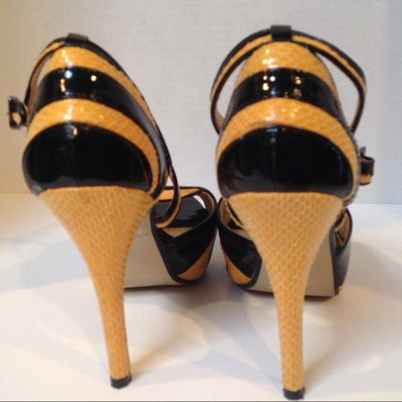 Vegan STYLUXE 4.5" heels gold black honeycomb SZ 6 - Picture 5 of 7
